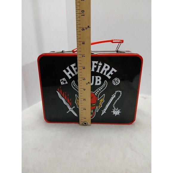 Stranger Things Hellfire Club Tin Lunch Box Hawkins 1980's Eddie Munson D&D D20 - Picture 7 of 7